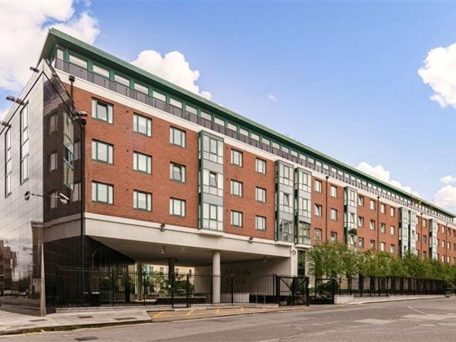 1,100,000 | Penthouse, 132 Adelaide Square, Whitefriar Street, Dublin 8 DNG Central 5000 MyHome. Ie Residential
