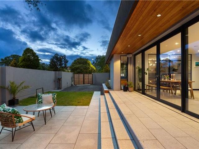 1,100,000 | Perth, Shanganagh Vale, Cabinteely, Dublin 18 Lisney Sotheby's International Realty Dalkey 5000 MyHome. Ie Residential