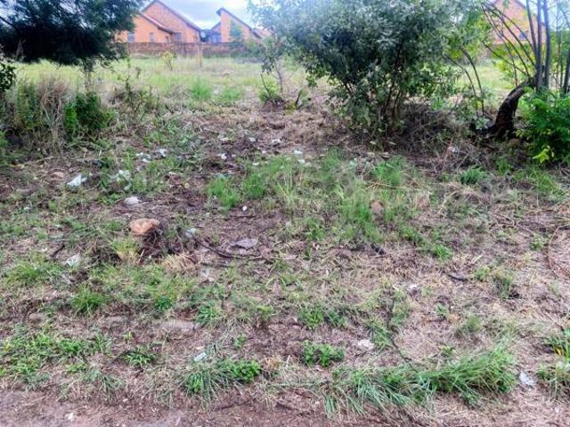 1 100 m² Land available in Modelpark