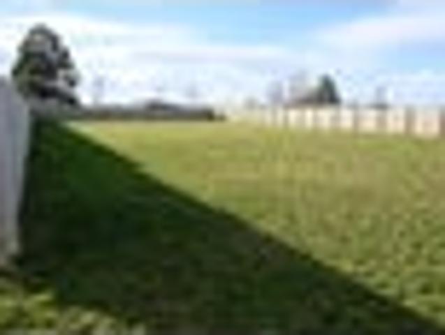 1,101m2 Section in The Clearing, Amberley