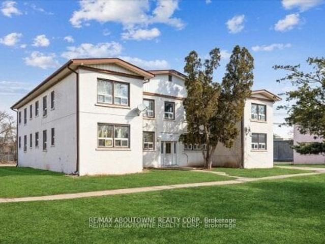 1 1023 Churchill Avenue