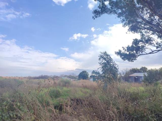 1 102 m² Land available in Koster