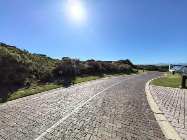 1 102 m² Land available in St Francis Links Golf Estate
