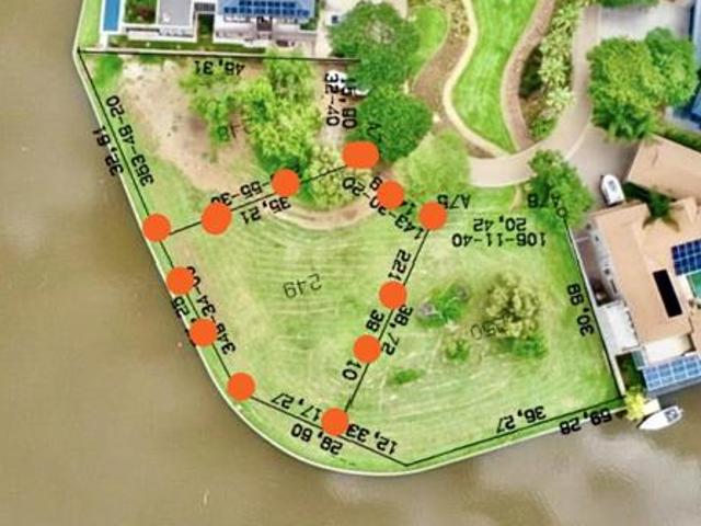 1 107 m² Land available in The Island Estates