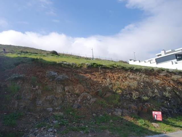 1 104 m² Land available in Baronetcy Estate
