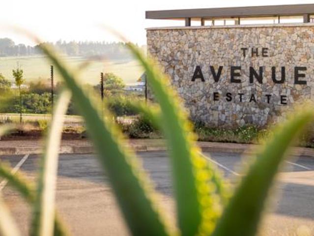1 105 m² Land available in The Avenues