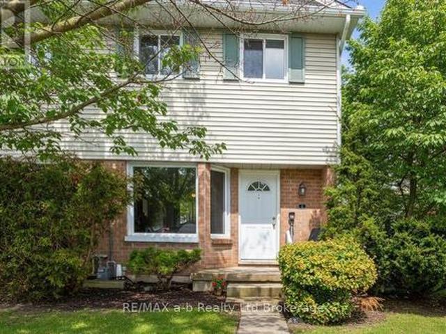 1 10 Dufferin Street, Norwich Town, ON, N0J 1P0 townhouse for sale | Listing ID X13706 | Royal LePage