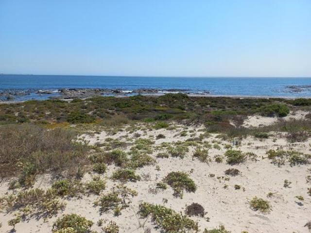 1 110 m² Land available in Shelley Point