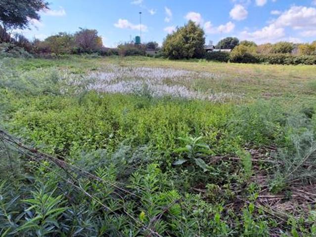 1 115 m² Land available in Derby