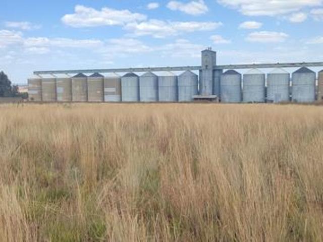 1 115 m² Land available in Derby