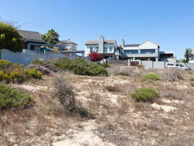 1 116 m² Land available in Country Club