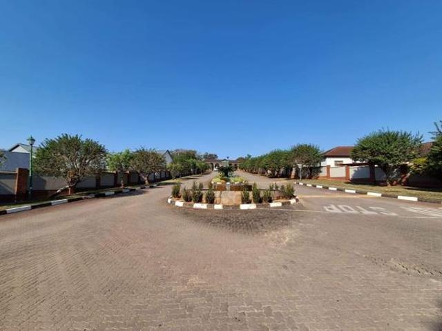 1 119 m² Land available in Golden Acres Estate