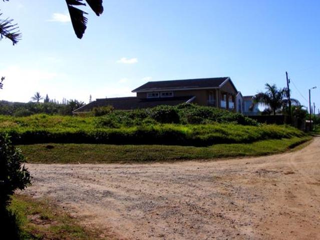 1 123 m² Land available in Port Edward