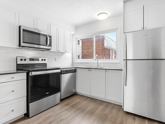 1 120Beaverbrook Lane, Kanata, ON K2K 1L8 MetCap Living