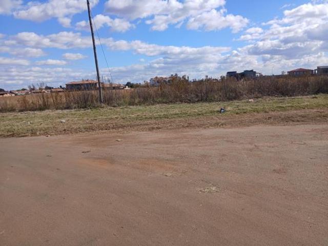 1 121 m² Land available in Riversdale