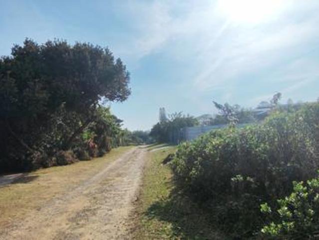 1 122 m² Land available in Port Edward