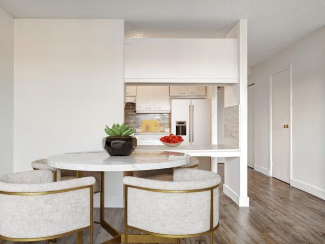 1 1/2 Rooms for rent in Complexe Deguire in 111 50 Rue Quintin, Montréal Ville Saint Laurent, Ville Saint Laurent, H4N 3A5