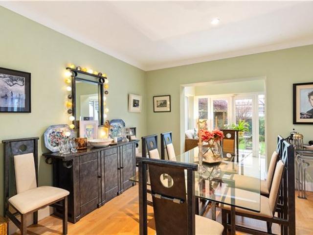 1,250,000 | 32 Foxrock Manor, Foxrock, Dublin 18 Lisney Sotheby's International Realty Blackrock 4976 MyHome. Ie Residential