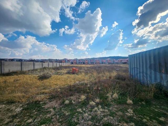 1 250 m² Land available in Somerton Estate