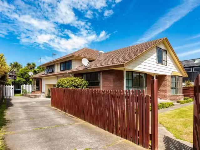1 & 2/5 Highgate Avenue, Fendalton, NZ 8014 House for Sale