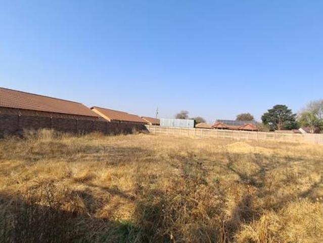 1 263 m² Land available in Middelburg South