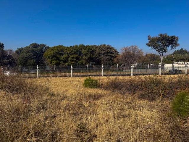 1 284 m² Land available in Kosmos