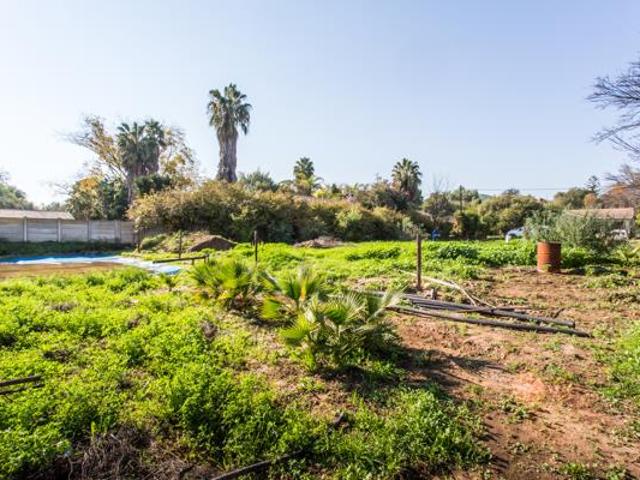 1 296 m² Land available in Oudtshoorn North