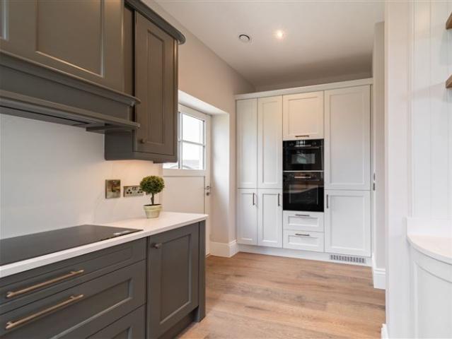 1,200,000 | 2 Bedroom, Detached Bungalows, Dargle Demense, Enniskerry, Wicklow Knight Frank 4699 MyHome. Ie Residential