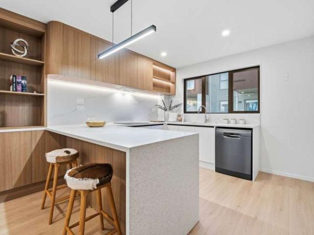 1 2/145 Albany Highway, Albany, North Shore City