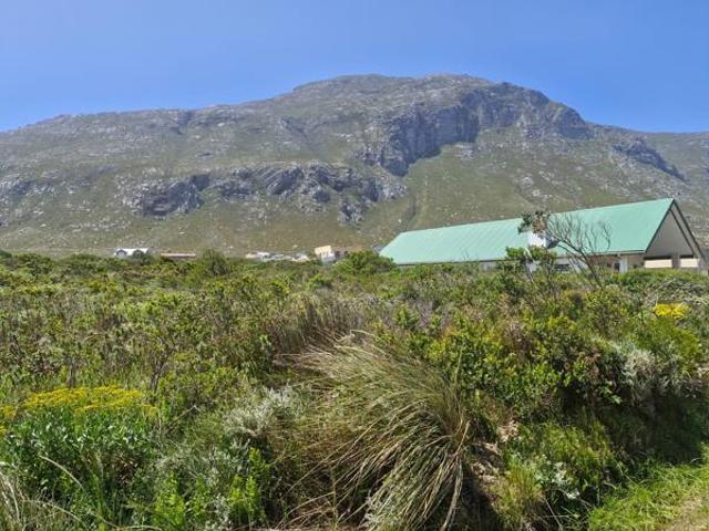1 215 m² Land available in Bettys Bay