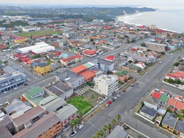 1 215 m² Land available in Quigney