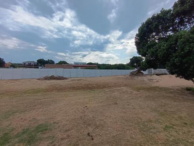 1 222 m² Land available in Clarendon Marine