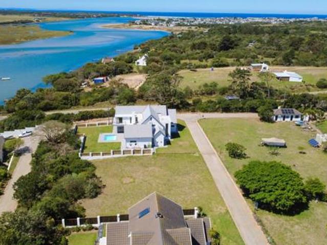 1 238 m² Land available in Kromme River