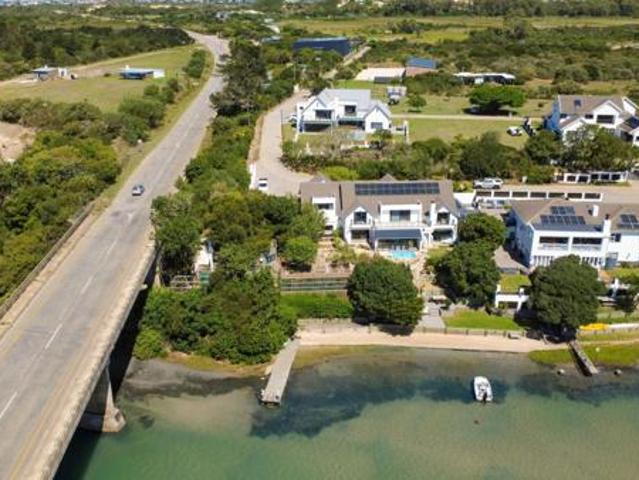 1 238 m² Land available in Kromme River