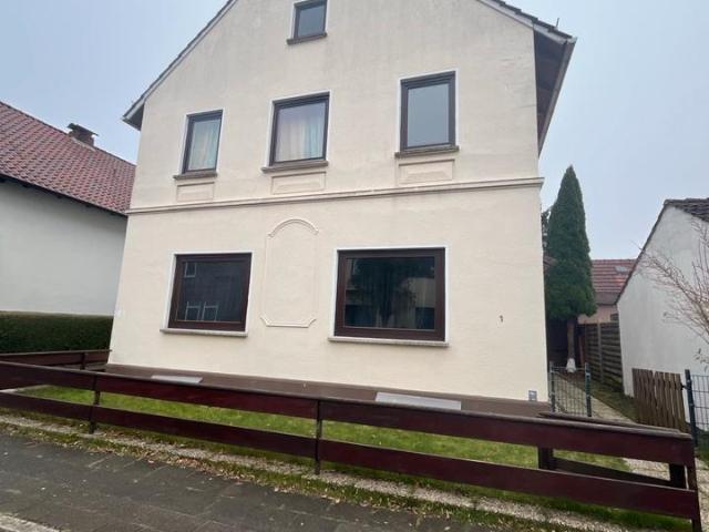 1 2 Familien Haus mit großer Werkstatt mit Zufahrt zum Verkauf