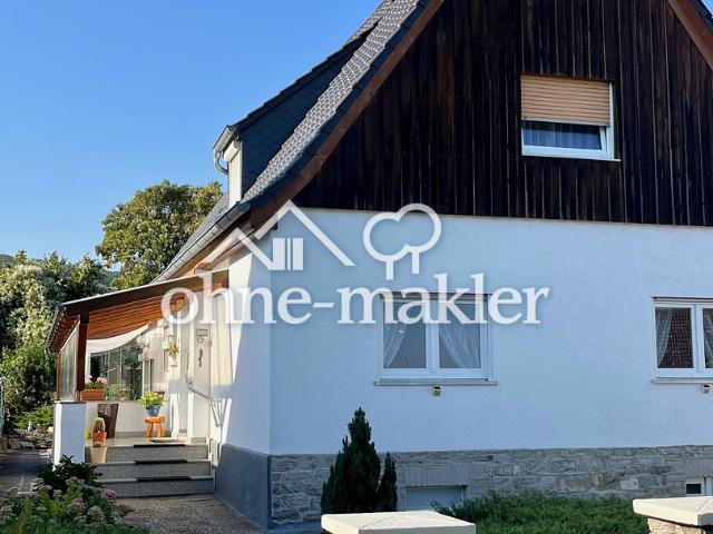 1 2 Familienhaus mit 8 Zimmern und schönem grossen Garten sowie Garage / Stellplätze
