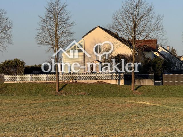 1 2 Familienhaus mit acht Zimmern, Wintergarten, PV Anlage und und und.