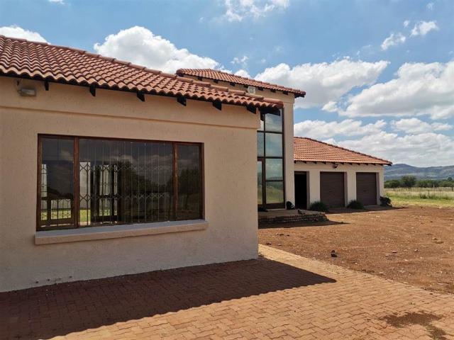 1.2 ha Farm in Kameeldrift West
