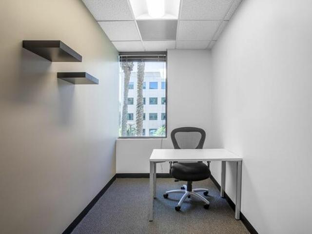 1 2 osoby w lokalizacji Regus Okraglak