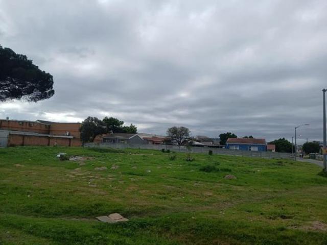 1 352 m² Land available in Clairewood