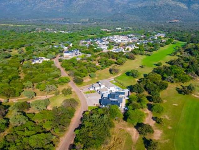 1 380 m² Land available in Chroom Park