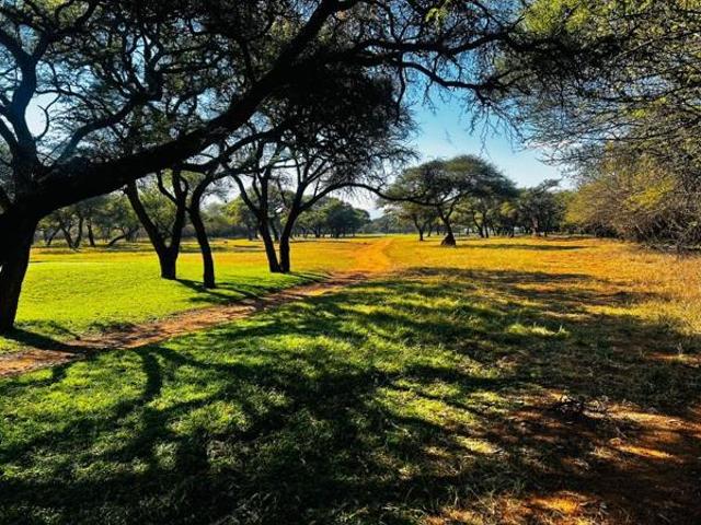 1 388 m² Land available in Chroom Park
