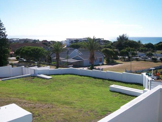 1 393 m² Land available in Jeffreys Bay Central