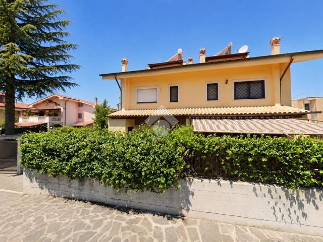 1.300 / mese, 180 Mq Tecnocasa.it 61215831