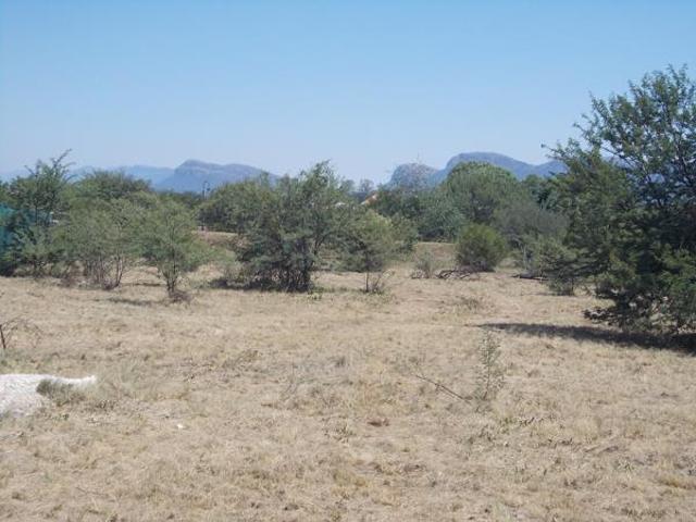 1 305 m² Land available in Melodie