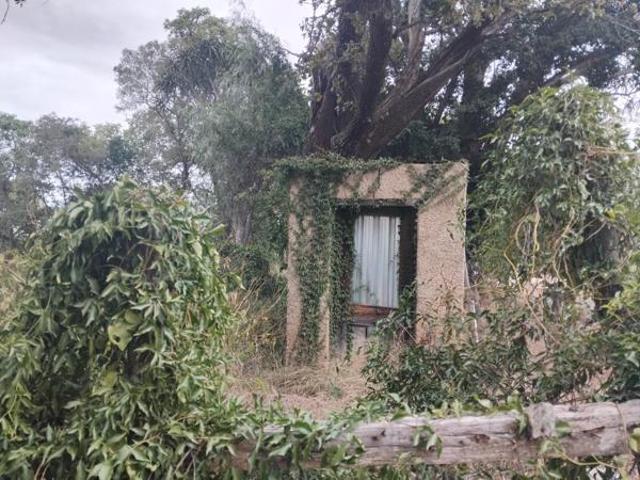 1 305 m² Land available in Bedford