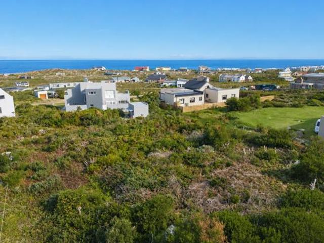 1 335 m² Land available in Bettys Bay
