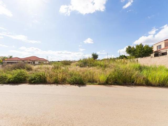 1 336 m² Land available in Serala View