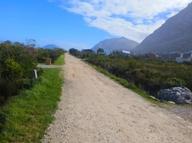 1 338 m² Land available in Bettys Bay