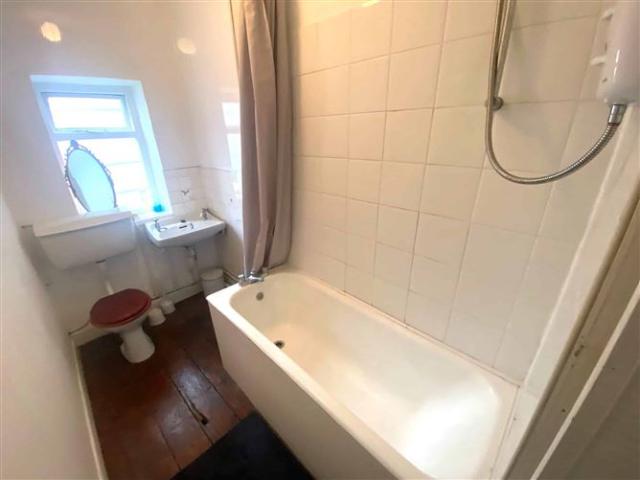 1,450 / month | Tritonville Road, Sandymount, Dublin 4 Ray Cooke Auctioneers 4993 MyHome. Ie Lettings